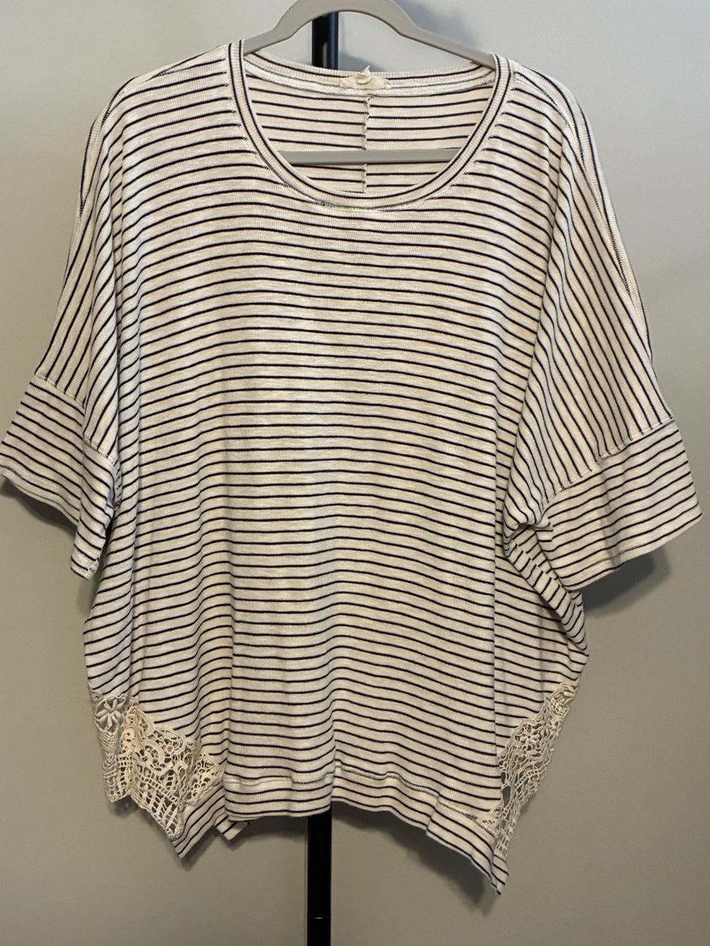 easel Medium Oversized Cream Ribbed Black Striped Tunic with Crochet Lace Trim